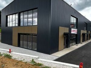 Plateau a amenager neuf 320 m2 axe tres passant