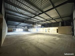 Local commercial 675 m²