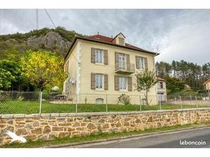 Maison 10 pièces 367 m²