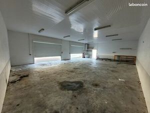 Local entrepôt ambares 140m²
