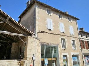 Immeuble 137 m² COUHE