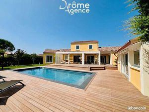 Villa 9 pièces 191 m²