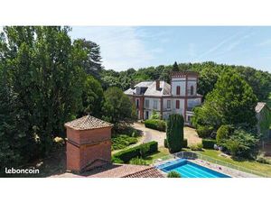 Château 15 pièces 840 m²