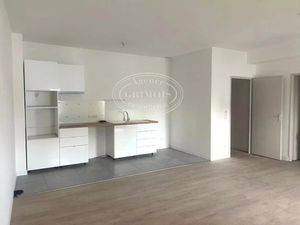 Location appartement 4 pièces 87.16 m² à Lézignan-Corbières (11200)  730 €