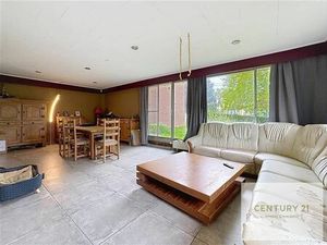 ** SOUS OPTION ** Sympathique bungalow à découvrir!