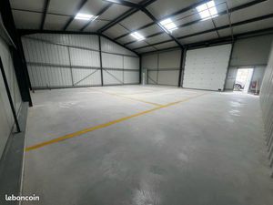 À LOUER BOX 40 m² camping-car  garde-meuble  etc