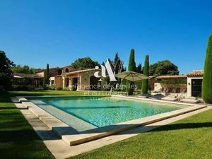 Maison de campagne exclusive de 250 m2 en location Eygalières  France