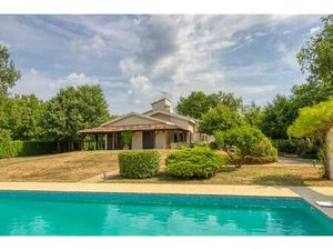 Propriété 180m2 avec piscine  pool-house  carport et grand jardin arboré