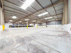 Location local d'activités BOBIGNY 6 715 m²