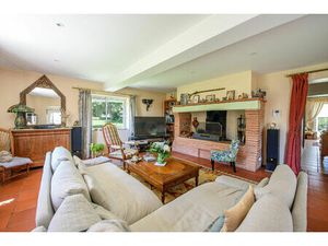 Maison T6 habitable 272 m² sur parcelle 1 hectare