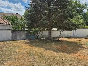 Vente terrain 400 m² à Puymoyen (16400)  45 000 €