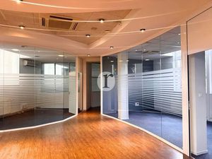 Locaux commerciaux à louer / Immeuble de cachet