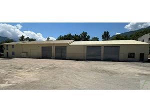 Location immeuble 1 pièce 600 m² à Saint-Vincent-de-Mercuze (38660)  4 000 €