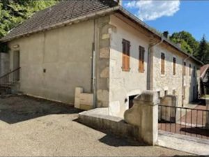 Vente immeuble 474 m² à Cormaranche-en-Bugey (01110)  249 000 €