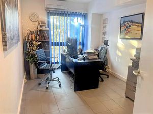 Location locaux professionnels 61 m² à Marseille 9ème (13009)  740 €