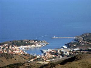 Terrain Constructible de 656 m2 en 4 faces . Vue imprenable