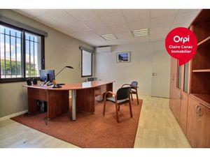 Location locaux professionnels 122 m² à Lavaur (81500)  1 220 €