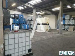 AGILYS vous propose à la vente un entrepôt indépendant de 2107 m² situé à Vitry-sur-Seine