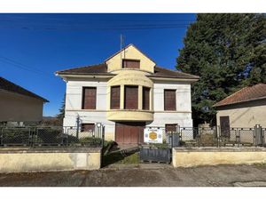 Vente maison 6 pièces 87.5 m² à Commentry (03600)  63 000 €