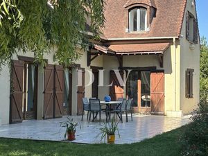 MAISON FAMILIALE 214 m² avec 5 ch - Sous sol total - piscine