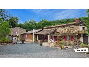 Vente propriété 12 pièces 300 m² à Saint-Martin-Laguépie (81170)  560 000 €