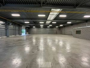 Entrepôt entièrement rénové de 750 m² à louer à Hasselt...