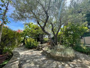 Annonce vente maison 4 pièces de 118m2 à Peyruis (04310) - ParuVendu.fr ref 992781597959