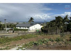 Terrain de 600 m2 plat à 130 m d'altitude en zone UC (R+1+combles) avec vue mer et montagn
