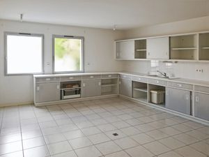 Local professionnel à vendre BESSINES 5 pièce(s) 140m2 211 000€
