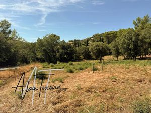 Vente terrain 1244 m² à Taradeau (83460)  172 000 €