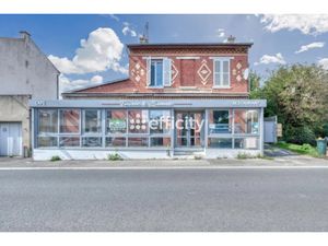 Vente locaux professionnels 200 m² à Charny (77410)  100 000 €