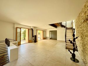 MONTSERET - MAGNIFIQUE MAISON DE CARACTERE AVEC PISCINE ET GARAG