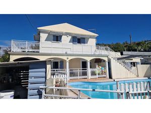 Vente maison 6 pièces 186 m² à Saint Benoit (97470)  329 000 €