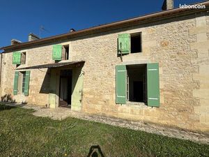 Maison à rénover 175m² en pierres sur 869m² Daignac 115 000