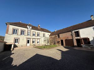 Charmante maison de 147 m²   située aux Bordes 89500