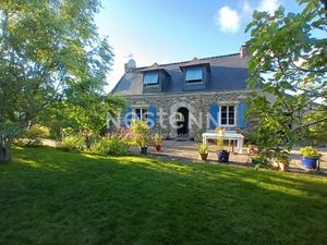Maison en pierres  à rafraichir à deux pas du centre de ROCHEFORT-EN-TERRE