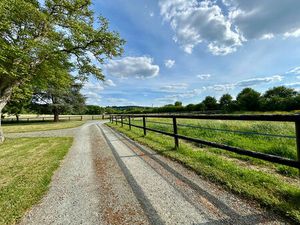 Annonce vente villa 10 pièces de 380m2 à Vimartin sur orthe (53160) - ParuVendu.fr ref 992