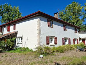 Maison de caractère d'exception à Angoume
