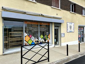 Juziers cente gare burea à louer dans espace de coworking