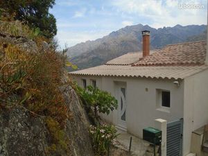 Maison env. 90m2 avec petit jardinet  terrasse et cave - à coté de CALVI