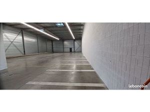 Local industriel avec bureaux