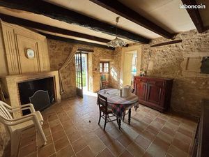 Targon maison pierres 55m² à rénover  parcelle 618m²  70 000