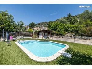 Villa 5 pièces 221 m²