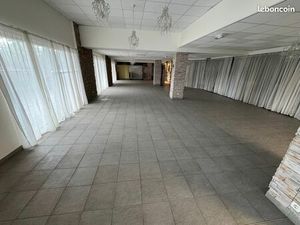 À louer – Local professionnel 400 m² – Zone de Baléone – Divisible