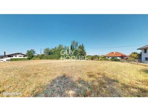 Terrain 1 060 m² Quintal