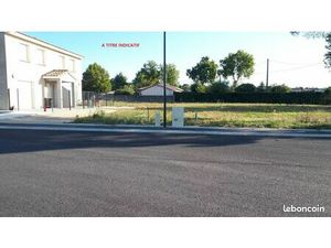 Terrain 693 m² Garidech