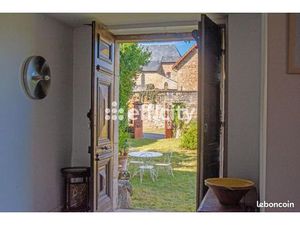 Maison 8 pièces 274 m²