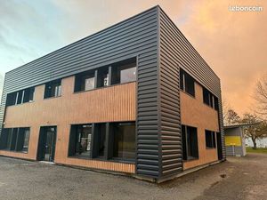 Bureaux 250 m² SAINT MEEN LE GRAND