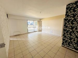 Location locaux professionnels 77 m² à Cholet (49300)  670 €