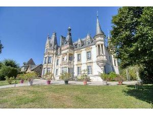 Madame Isabelle Desmuee